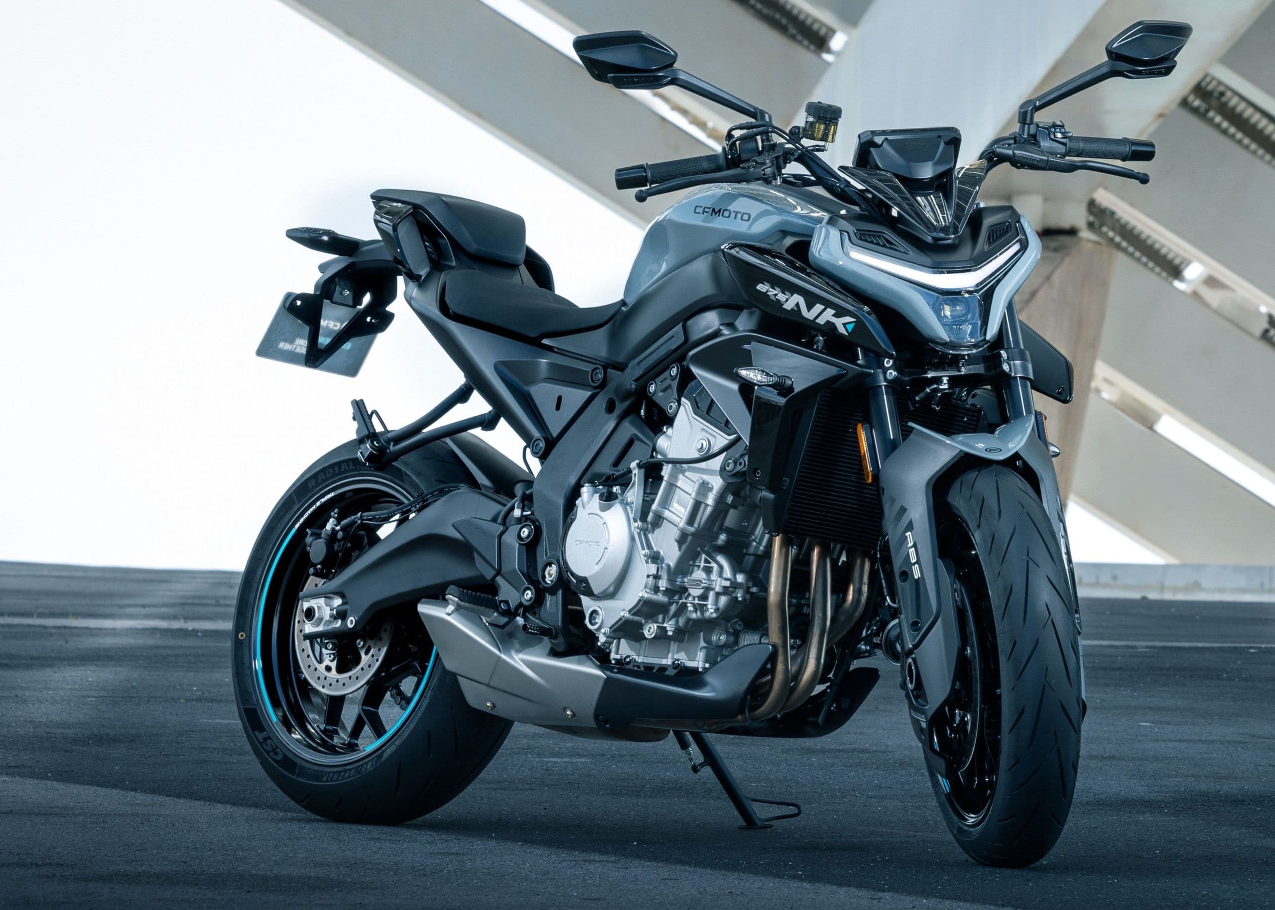 极致轻装出街，击溃冗余