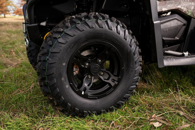 全新轮胎，通过性强