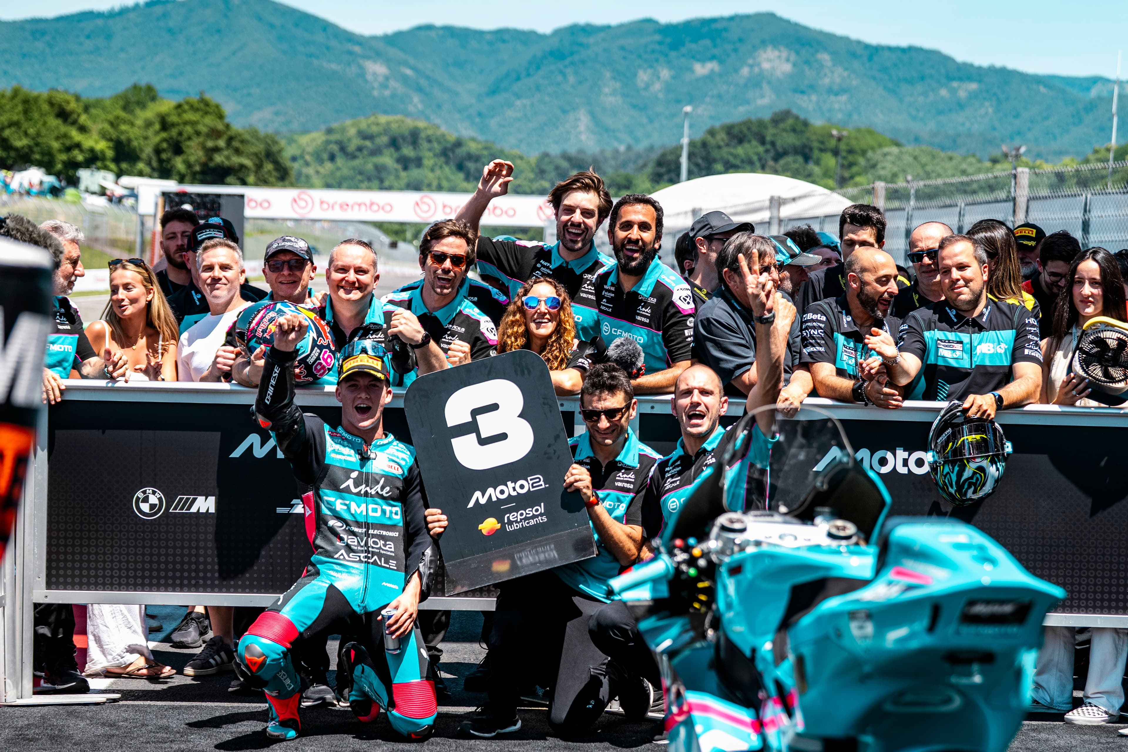 霍尔加多冲线前夺得Moto2领奖台，CFMOTO Aspar车队意大利站再获佳绩