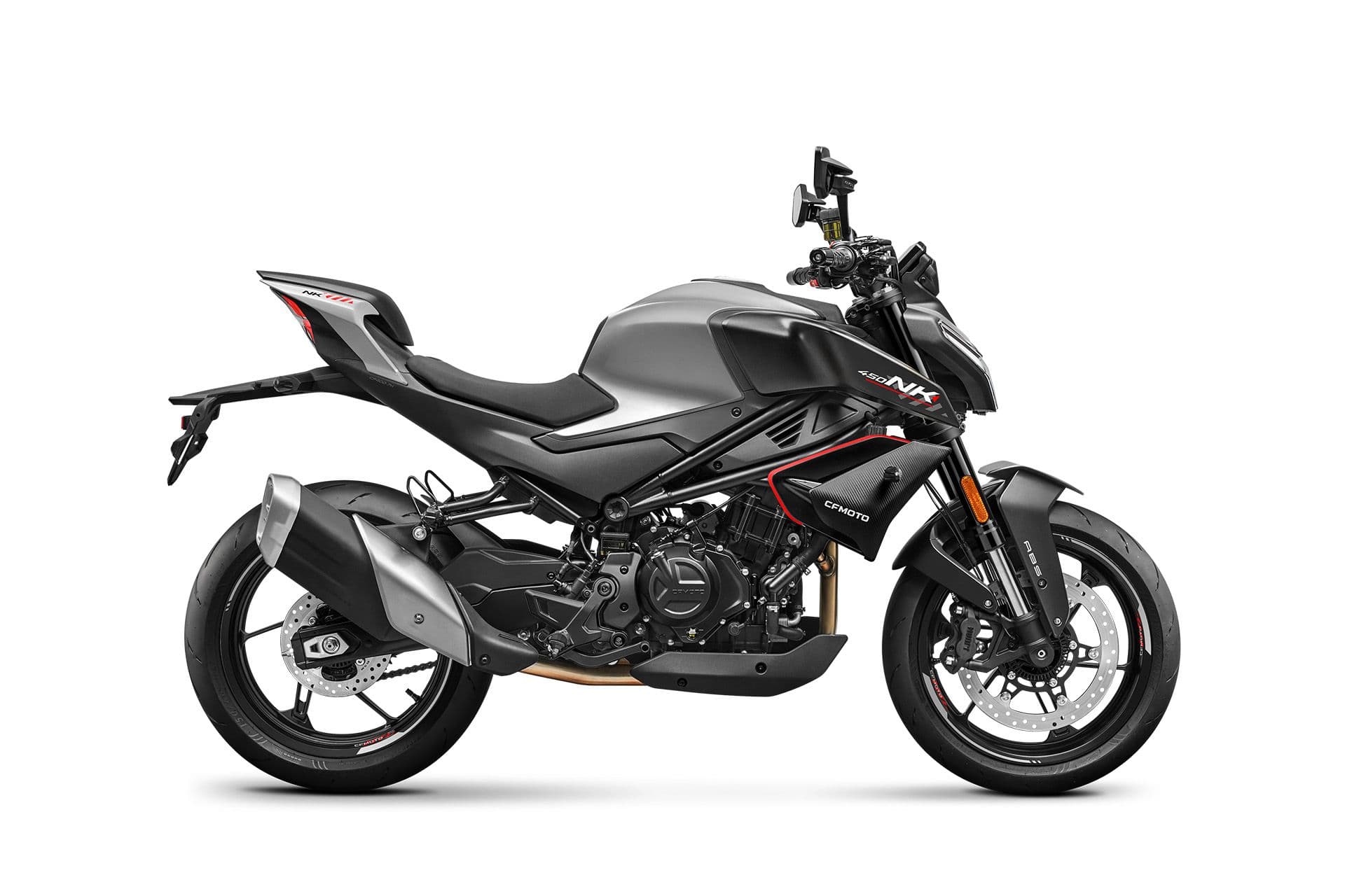 身材精悍小钢炮 就爱挑战小窄道